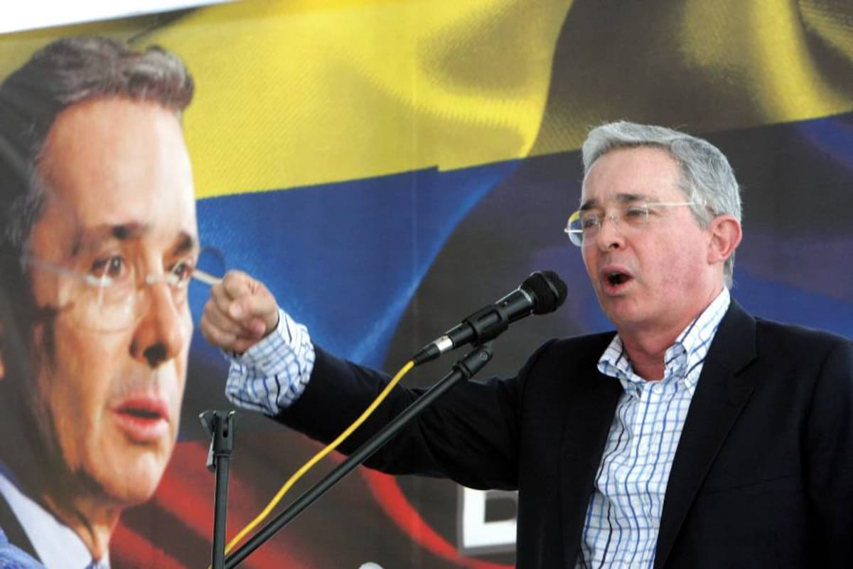El expresidente Álvaro Uribe, advierte que el país está en crisis y critica al presidente Gustavo Petro