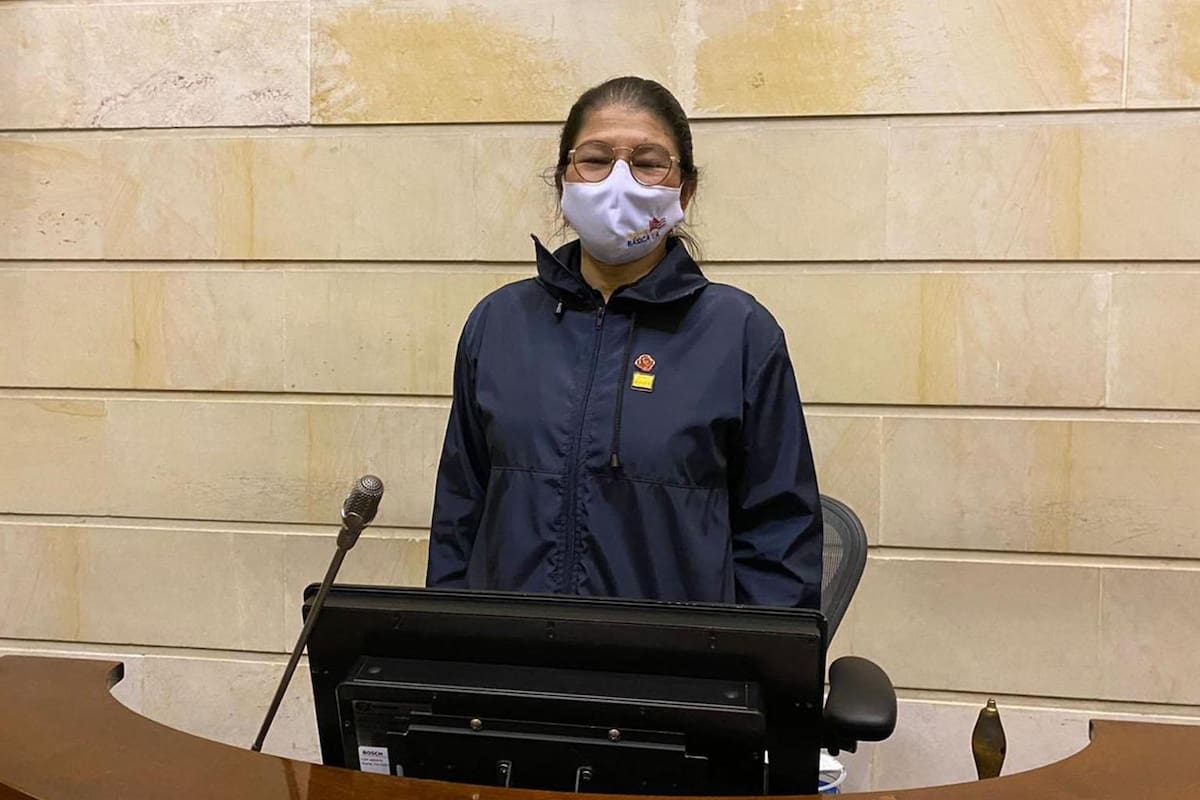 Fotografía cedida este martes por el partido Fuerza Alternativa Revolucionaria del Común de la congresista colombiana Griselda Lobo, conocida como "Sandra Ramírez", durante la instalación del nuevo periodo ordinario de sesiones del Congreso Nacional en Bogotá.