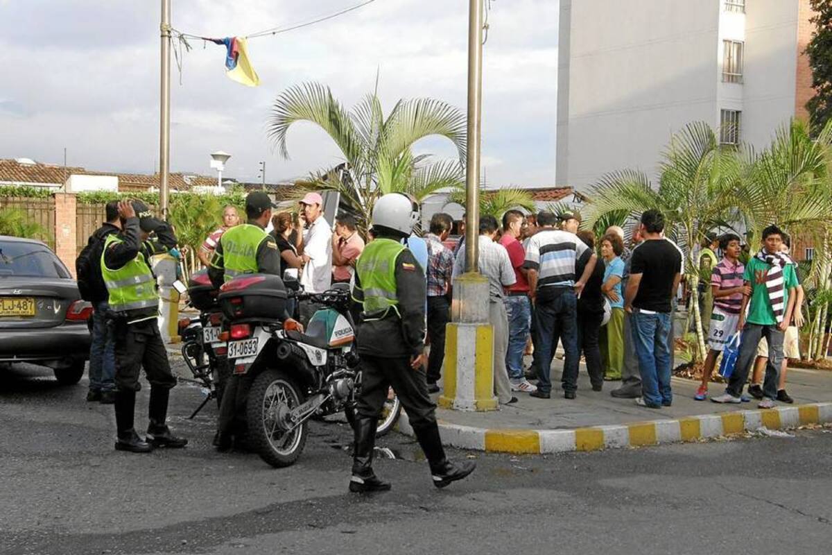 ‘A capa y espada’, vecinos defienden espacio público
