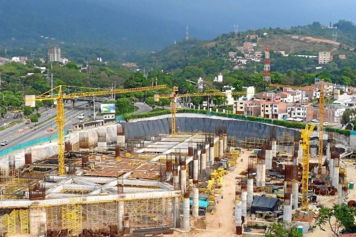 Más de un año llevan paralizados los trabajos en el Portal de ‘Papi Quiero Piña’. Actualmente no están garantizados los $50 mil millones que hacen falta para culminar la obra. (Foto: Archivo / VANGUARDIA LIBERAL)
