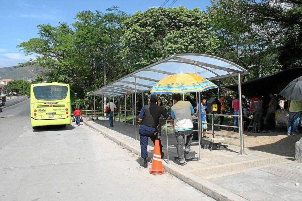 Los piedecuestanos se quejan porque en el casco urbano de Piedecuesta son muy pocas las paradas o estaciones para los usuarios del Sitm. (Foto: Archivo / VANGUARDIA LIBERAL)