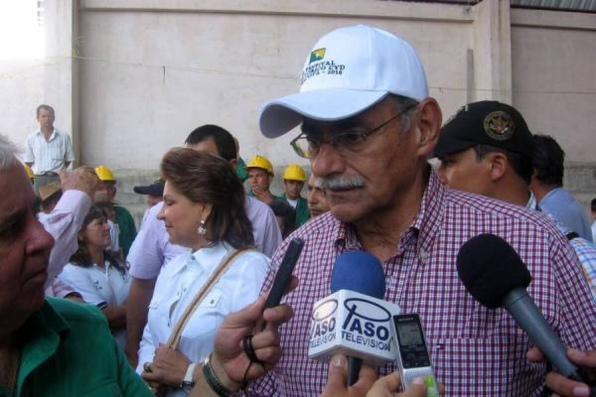 Aspectos de la visita del Gobernador de Santander, Horacio Serpa Uribe a la provincia comunera, ayer en la mañana. (Foto: Archivo/VANGUARDIA LIBERAL)