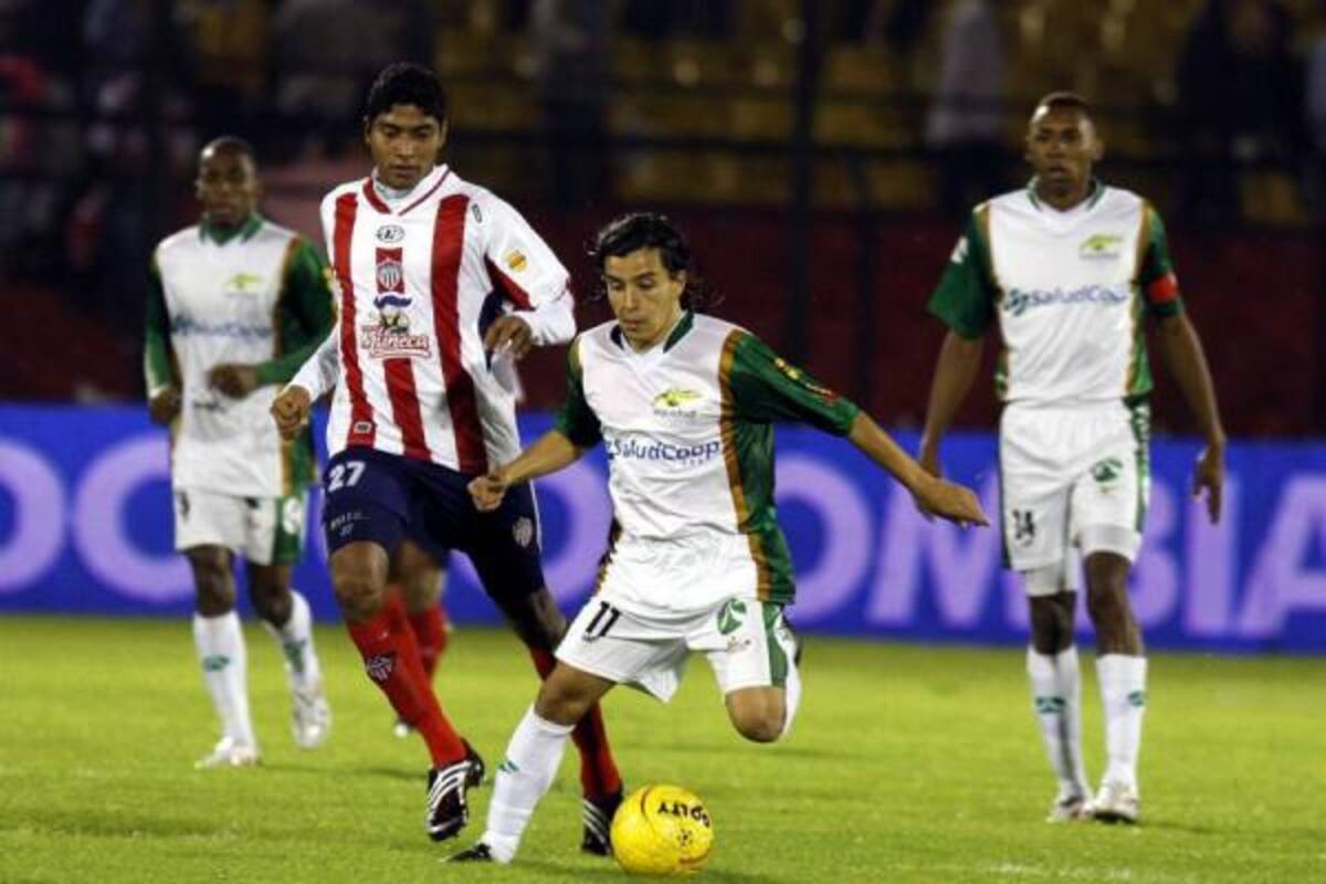 Sherman Cárdenas, volante santandereano, está cerca de firmar con Júnior para la temporada que comienza el fin de semana. El volante llegó ayer a Barranquilla para los exámenes médicos y ultimar los detalles de su contratación. Este será el cuarto equipo de Cárdenas luego de pasar por el Atlético Bucaramanga, Millonarios y La Equidad. (Foto: Archivo / VANGUARDIA LIBERAL )