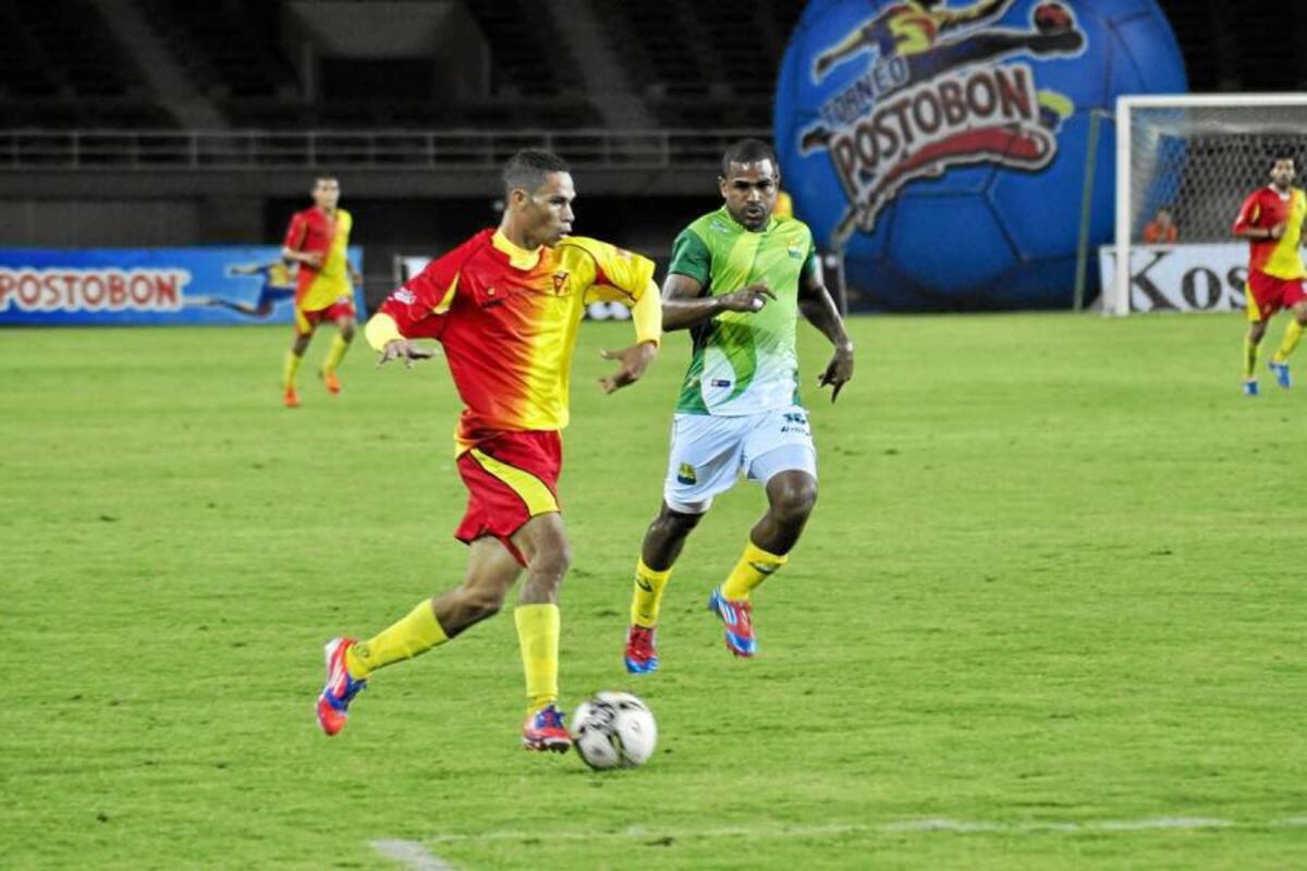 Atlético Bucaramanga sufrió la primera derrota en el Torneo Postobón, 3 – 0 ante Deportivo Pereira, y hoy tendrá su desquite cuando enfrente al Dépor en el Pascual Guerrero de Cali. (Foto: Colprensa / VANGUARDIA LIBERAL )