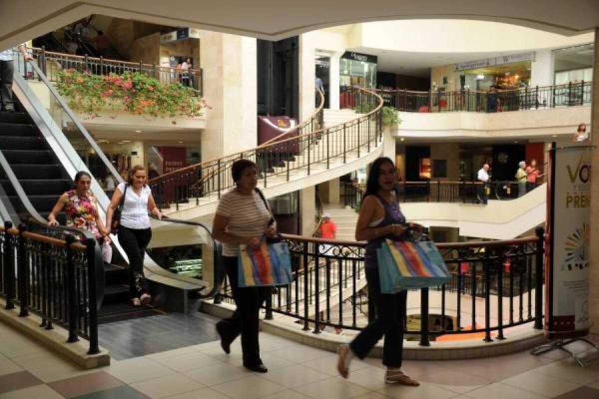 Seis centros comerciales del área metropolitana extenderán la temporada de saldos durante todo el mes de febrero.(Foto: Archivo / VANGUARDIA LIBERAL)