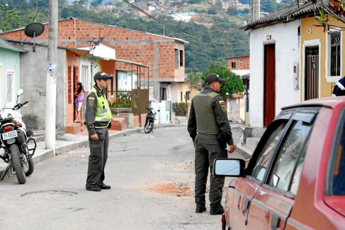 En este sitio del sector conocido como ‘La Loma’, en el barrio Café Madrid, norte de Bucaramanga, fue asesinado Javier Duarte Caicedo, de 18 años. Dos hombres lo atacaron con un arma de fuego. (Foto: Foto de Marco Valencia / VANGUARDIA LIBERAL)