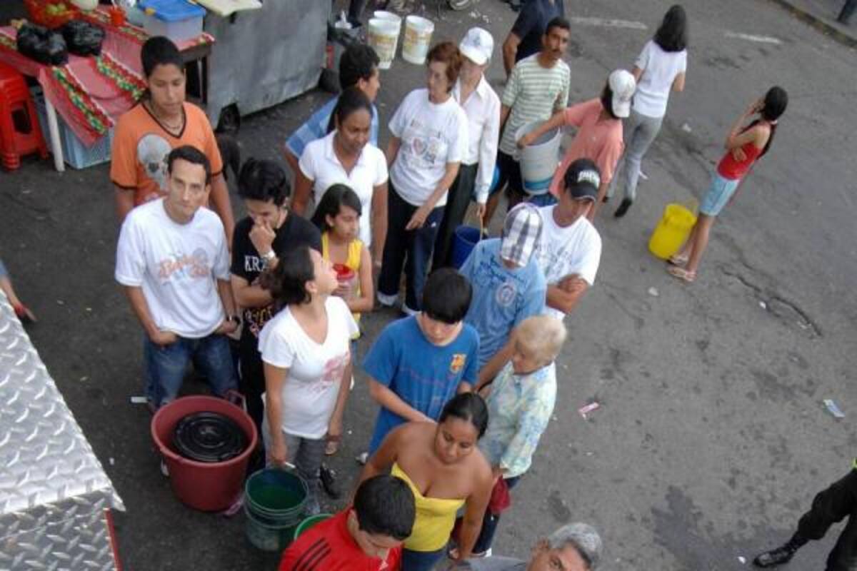 Nuevos cortes en el servicio de agua potable han generado inconformismo en la comunidad. El Acueducto precisa que obedece a los residuos que arrastra el Río de Oro. (Foto: Archivo / VANGUARDIA LIBERAL )
