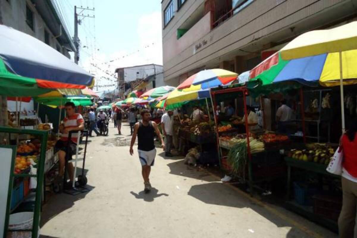 El Municipio, en coordinación con vendedores ambulantes y presidentes de algunos barrios, plantearon acuerdos para ordenar y evitar invasión del espacio público en los alrededores de la Plaza de Mercado central.