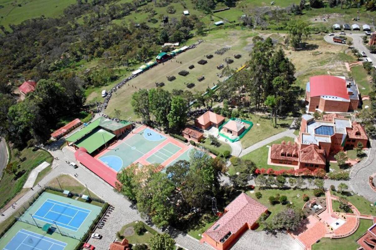 De nuevas y modernas instalaciones empezará a gozar la Escuela de Carabineros de Vélez, mediante la inversión de $1.500 millones de pesos ampliando su infraestructura. (Foto: Luis Fernando Martínez Vargas /VANGUARDIA LIBERAL)