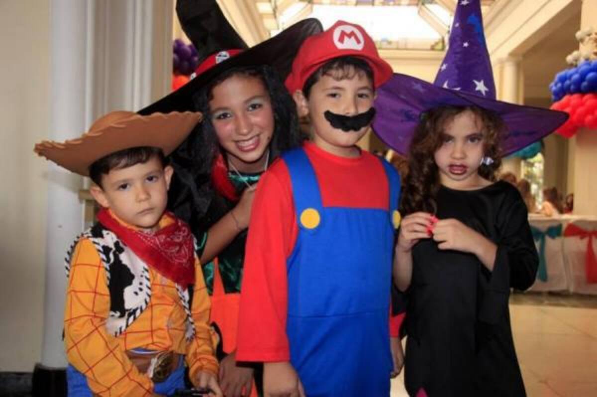 Emanuel Gómez León, Vanesa Serrano, Sebastián Serrano e Isabela Serrano.