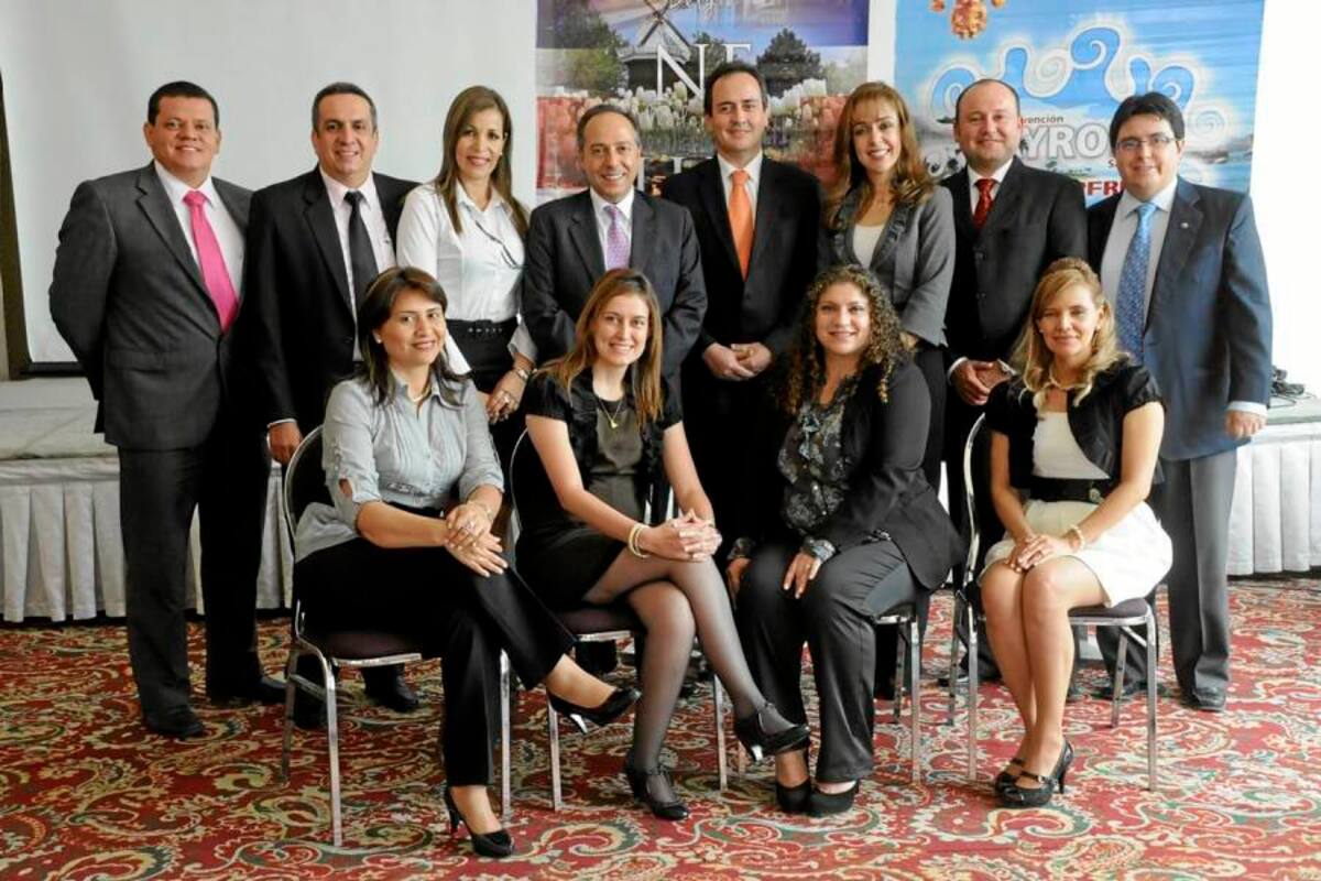 Miguel Ángel Cepeda Rueda, Carlos Velásquez, Norma Constanza Bonilla, Raúl Fernández, nuevo presidente; Néstor Quijano, Martha Patricia Rodríguez, Juan Carlos Gaitán, Raúl Navas, Adriana Arias, Zaira Villamizar, Mónica Andrea Rey y Yamile Rodríguez. (Foto: Suministrada / VANGUARDIA LIBERAL)