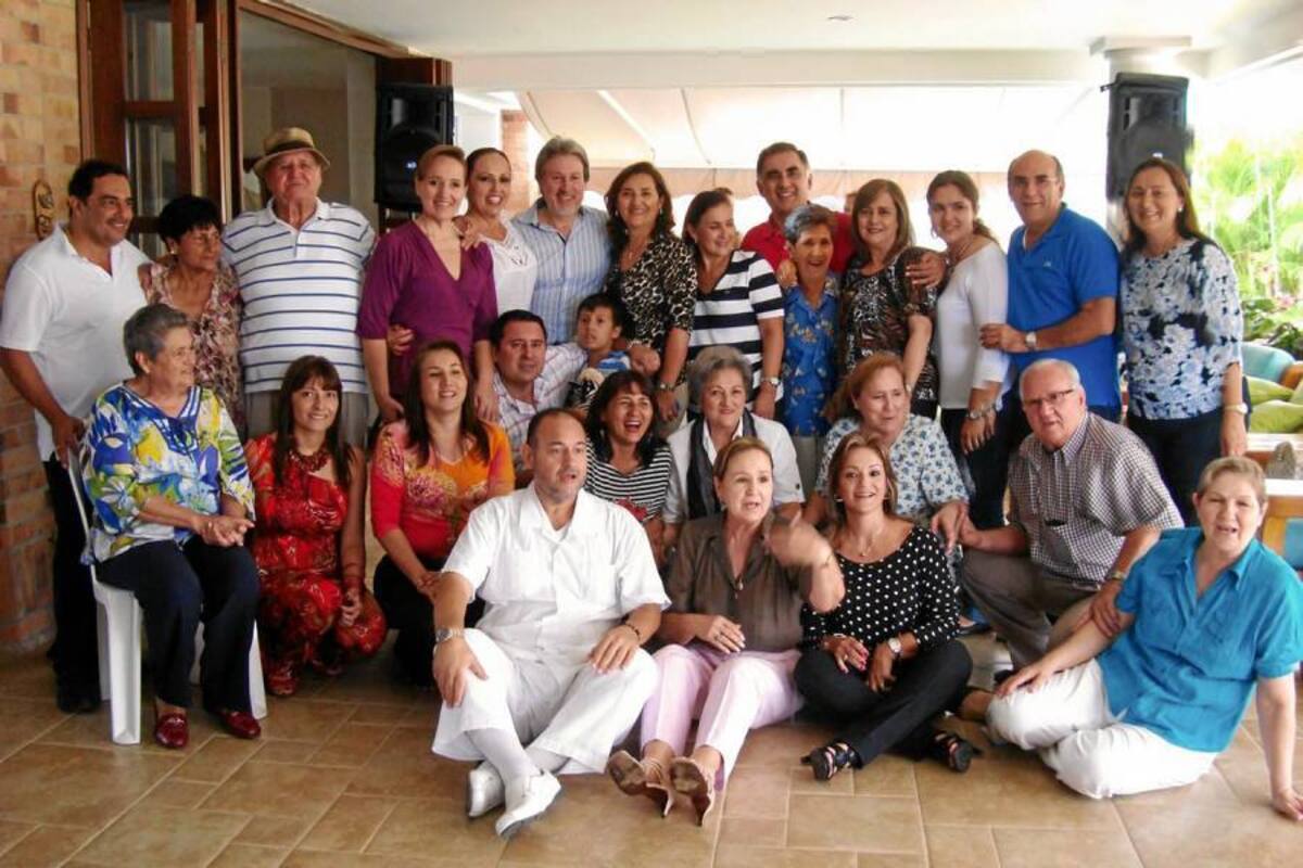 Raúl Cardozo, Lola de Gómez, Hernando Gómez, Claudia Prieto, Martha Prieto, Javier Gómez, María Eugenia Nuncira, Stella Mantilla, Quique Mantilla, Bertha De Mantilla, Nelly Rueda, María Fernanda Ramírez, Fernando Mantilla, Patricia Nuncira, Lola de Nuncira, Sonia Contreras, Adriana Mantilla, Jaime Gómez, Niño Alejandro Gómez, Martha Gómez, Mariela Gómez, Leonor Gómez, Domingo Gómez, Rodrigo Prieto, Rosalba De Prieto, Sonia Castro y Nubia de Ramírez. (Foto: Suministrada / VANGUARDIA LIBERAL)