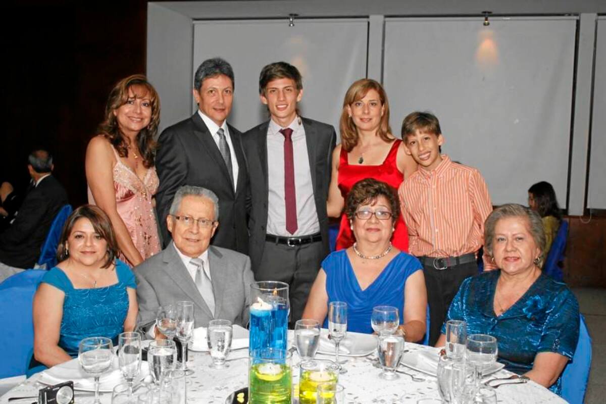 Janeth Morales, José Mora, Myriam de Mora, Beatriz Camacho, Sonia Mora, Javier Higuera, Javier Francisco Higuera, Olga Lucía Mora y Alejandro Higuera. (Foto: Foto: Nelson Díaz / VANGUARDIA LIBERAL)