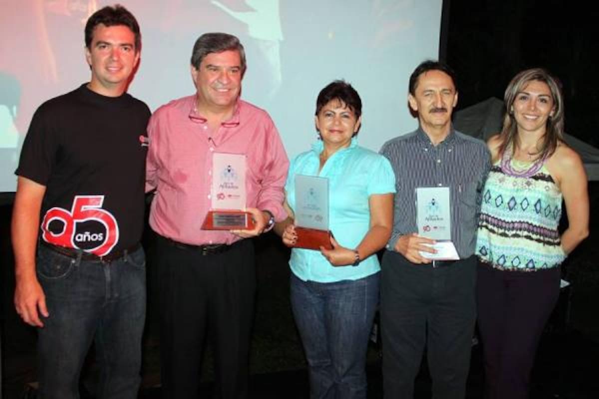 Juan Camilo Beltrán Domínguez, Director Ejecutivo de la Cámara de Comercio de Bucaramanga; Carlos Serrano García, Leticia Moreno, Herman Calvo Echavarría y Luisa Montero.