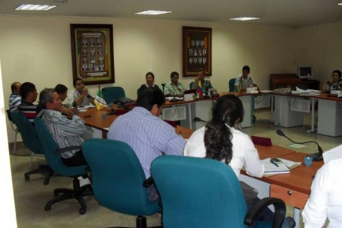 Tras La reunión que sostuvieron en el Concejo de Sabana de Torres las comunidades de Puente Sogamoso y las cinco empresas extractoras de material de arrastre, las partes acordaron hacer seguimiento a los planes de manejo ambiental.(Foto: Suministrada/VANGUARDIA LIBERAL)