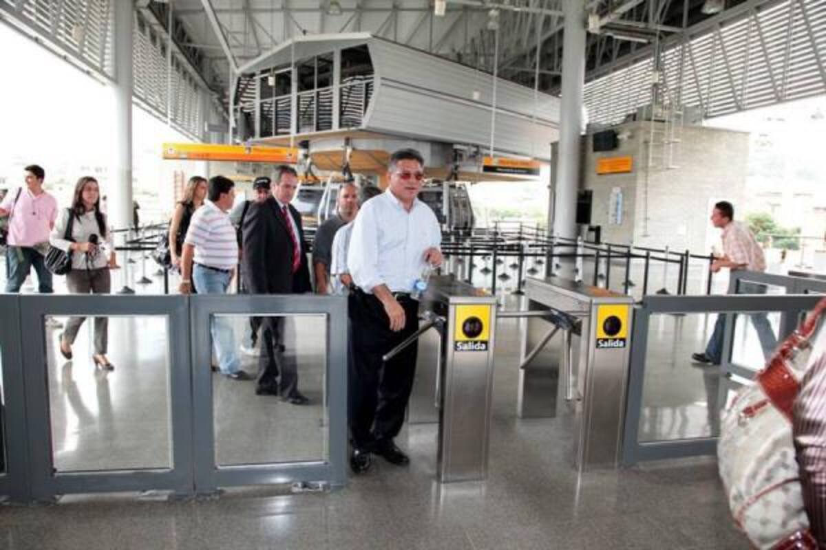 El Alcalde de Bucaramanga, Fernando Vargas Mendoza, y nueve concejales de la ciudad visitaron Medellín para conocer la experiencia del Metrocable.(Foto: Suministrada / VANGUARDIA LIBERAL)