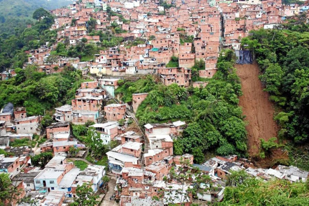 Los cerros de la Comuna 14, más conocida como Morrorrico, son los más vulnerables de la capital santandereana. En esta parte oriental de la meseta residen cerca de 80 mil personas y muchas de ellas ocupan viviendas que han sido construidas de una manera anti-técnica. De ahí la importancia de tomar las mayores medidas de prevención. (Foto: / VANGUARDIA LIBERAL)