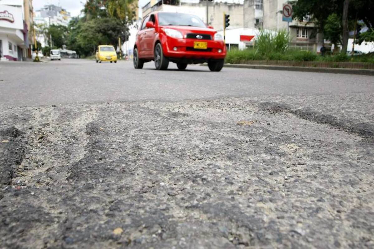 ESTADO DE LA VÍA: Es muy evidente el deterioro del pavimento. (Foto: César Flórez León / VANGUARDIA LIBERAL)