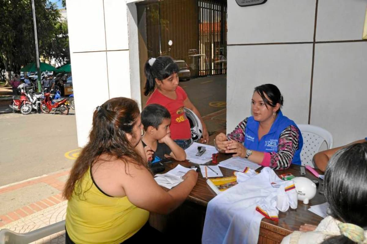 Las promotoras del programa Mujeres Ahorradoras hicieron presencia en el Socorro, y continuarán haciendo presencia para aumentar el número de beneficiarias del programa. (Foto: Luis Fernando Martínez Vargas/VANGUARDIA LIBERAL)