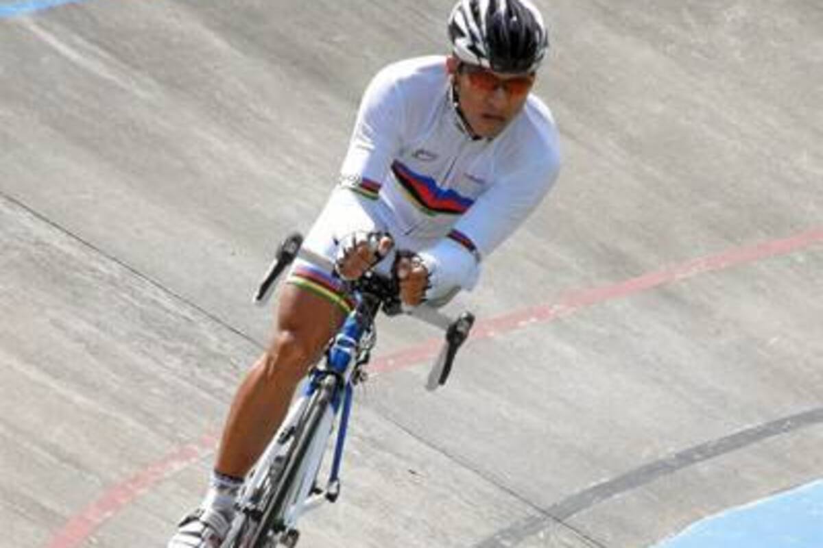 Álvaro Galvis fue el deportista santandereano más destacado del año pasado. El ciclista obtuvo el galardón del Mejor Deportista del Año – Vanguardia Liberal 2011. (Foto: Archivo / VANGUARDIA LIBERAL)