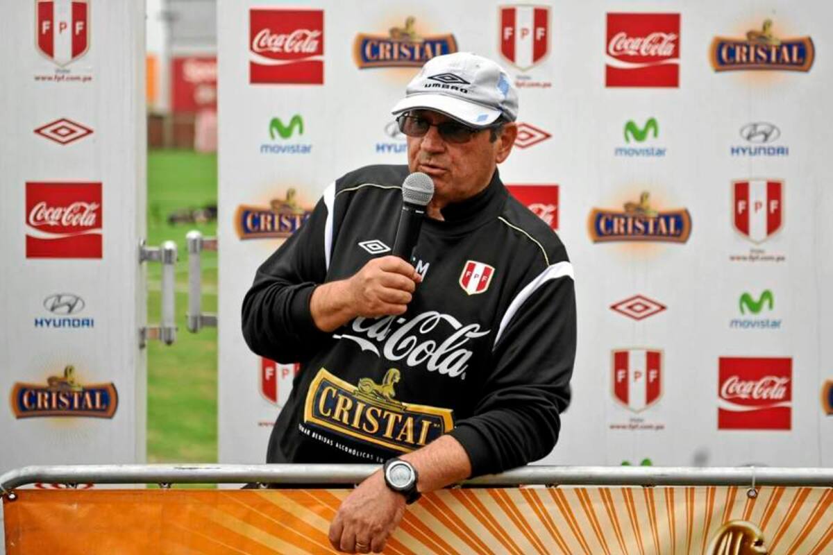 El técnico de Perú, el uruguayo Sergio Markarián, no escondió su de-silusión por los problemas que tuvo para conformar el equipo titular con el que enfrentará mañana a Colombia, pues varios jugadores claves en el andamiaje inca se encuentran lesionados. (Foto: AFP / VANGUARDIA LIBERAL)