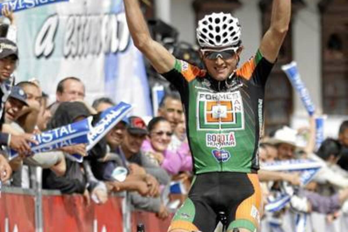 El español Óscar Sevilla se impuso en la tercera etapa del Clásico RCN 2012 y recuperó el liderato de la carrera, dejando como único rival serio al antioqueño Alex Cano, quien le escoltó en la meta y ahora está a 25’’ en la general individual. (Foto: Colprensa / VANGUARDIA LIBERAL)
