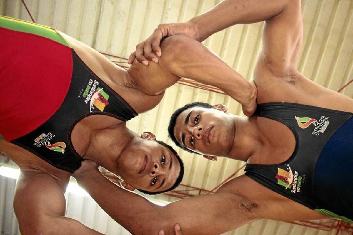 Alexis (derecha) y Wber Cuero representarán a Santander y a Colombia en el Campeonato Panamericano de Lucha Olímpica que comenzará mañana en Panamá. (Foto: Javier Gutiérrez / VANGUARDIA LIBERAL )