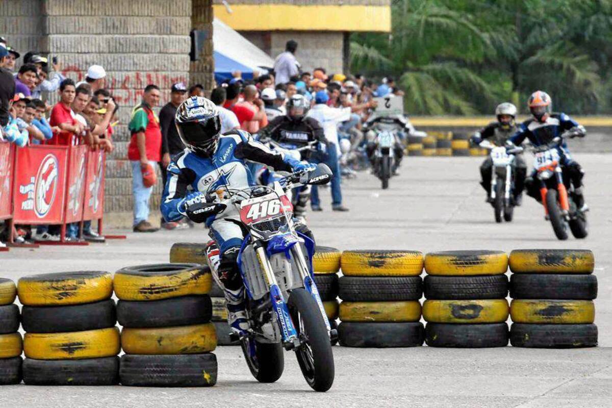 Hoy se disputará la última válida del Campeonato Departamental de Motovelocidad, en la que Óscar Felipe Carrero buscará hacer barrida de títulos y quedarse con las cuatro categorías reservadas para los expertos, ya es campeón en dos, y es líder en dos más. (Foto: Archivo / VANGUARDIA LIBERAL)