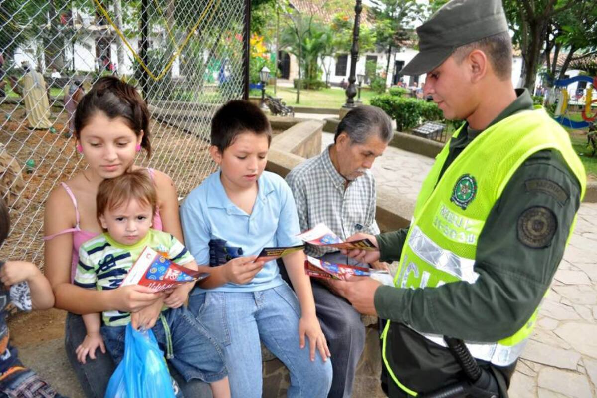 La Policía adelanta una campaña pedagógica para evitar la manipulación de pólvora. (Foto: Archivo/ VANGUARDIA LIBERAL)