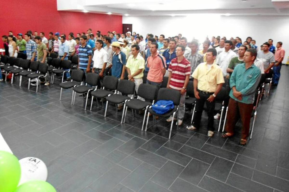 La entrega masiva de libretas militares se realizó el viernes 31 de agosto en el auditorio de la CAS, con la presencia de los cogestores de la Red Unidos, funcionarios de 8 alcaldías de la Provincia y personal del Ejército Nacional. (Foto: Nancy Acuña R./VANGUARDIA LIBERAL)
