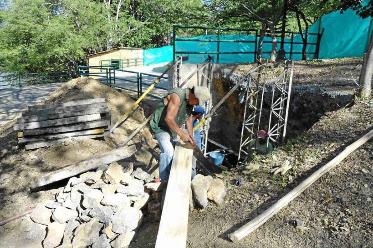 Estos son los trabajos para la construcción del desembarcadero a pocos metros de la entrada al Parque El Gallineral, sitio que será aprovechado por los amantes de los deportes extremos como el rafting. (Foto: Nancy Acuña R./VANGUARDIA LIBERAL)
