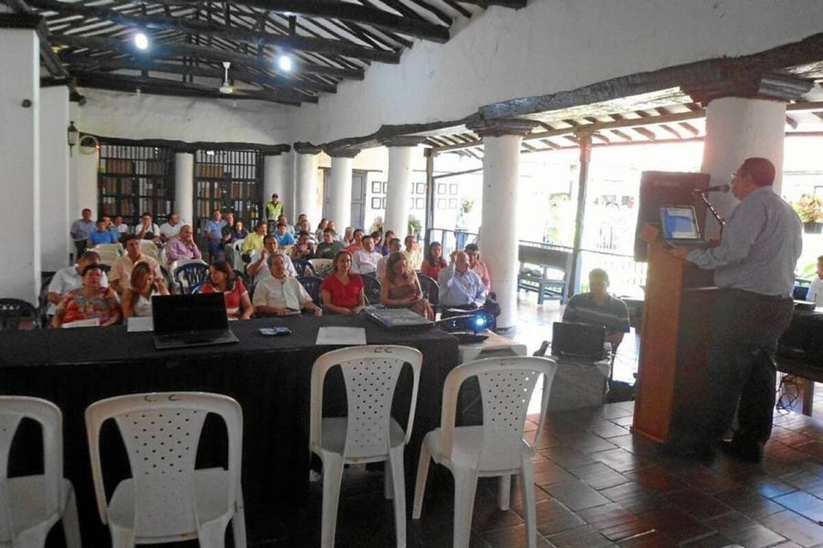Con escasa participación ciudadana se llevó a cabo la rendición de cuentas en la Casa de la Cultura el pasado miércoles 28 de noviembre. En la imagen, el secretario general y de gobierno, Israel Torres Chacón, en la presentación del informe. (Foto: Nancy Acuña R./VANGUARDIA LIBERAL)
