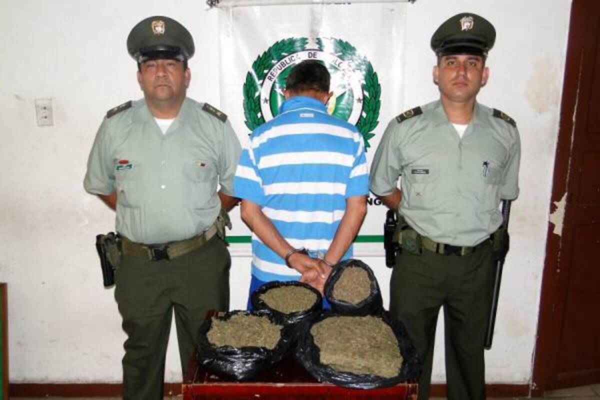 El hombre de 55 años, que llevaba 6 kilos de marihuana en su maletín, quedó a órdenes de la Fiscalía.(Foto: Suministrada/VANGUARDIA LIBERAL)