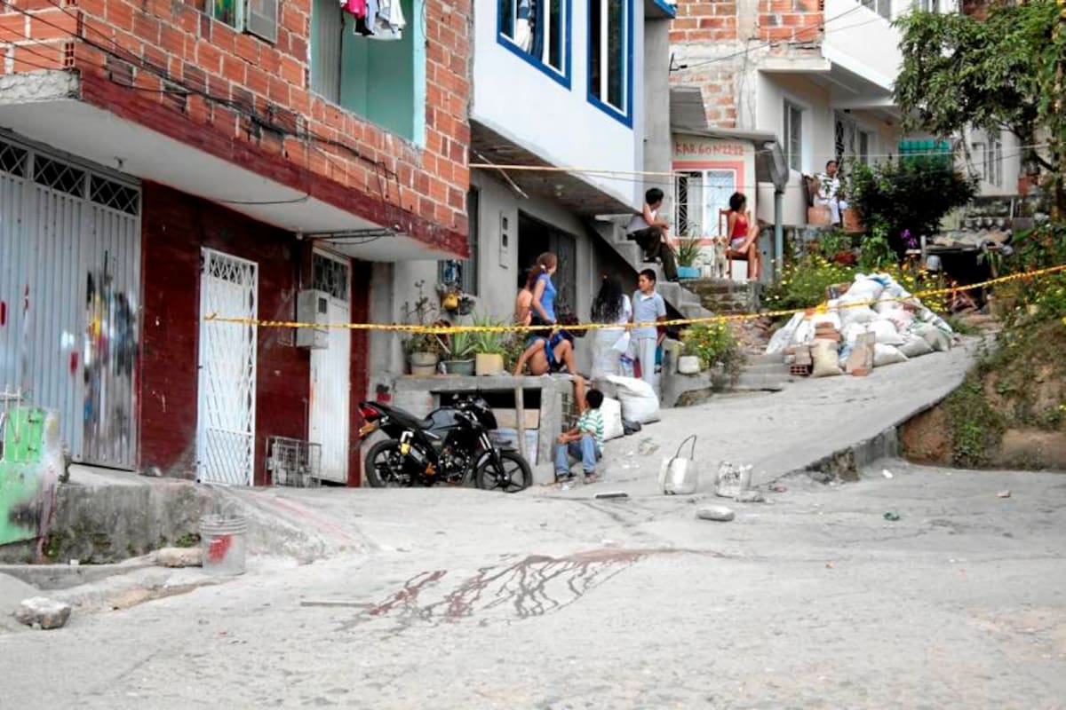En este sitio fue asesinado Argemiro Castro Reyes, de 46 años. Un hombre le disparó en al menos tres ocasiones en el barrio Laureles Altos el pasado martes en la tarde. (Foto: Marco Valencia / VANGUARDIA LIBERAL)