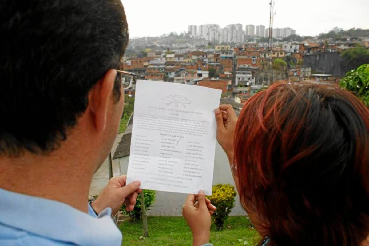 Los panfletos circulan en 11 barrios del municipio de Floridablanca. Por ahora las autoridades no se han pronunciado sobre el hecho que mantiene atemorizada a la comunidad. (Foto: Nelson Díaz / VANGUARDIA LIBERAL)