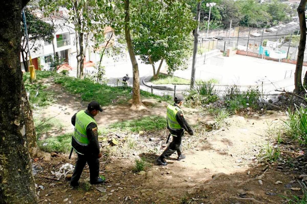 El crimen ocurrió en inmediaciones de la calle 2D con carrera 16A del barrio Bosque Norte Bajo. El joven recibió dos disparos en la espalda. (Foto: Marco Valencia/VANGUARDIA LIBERAL )