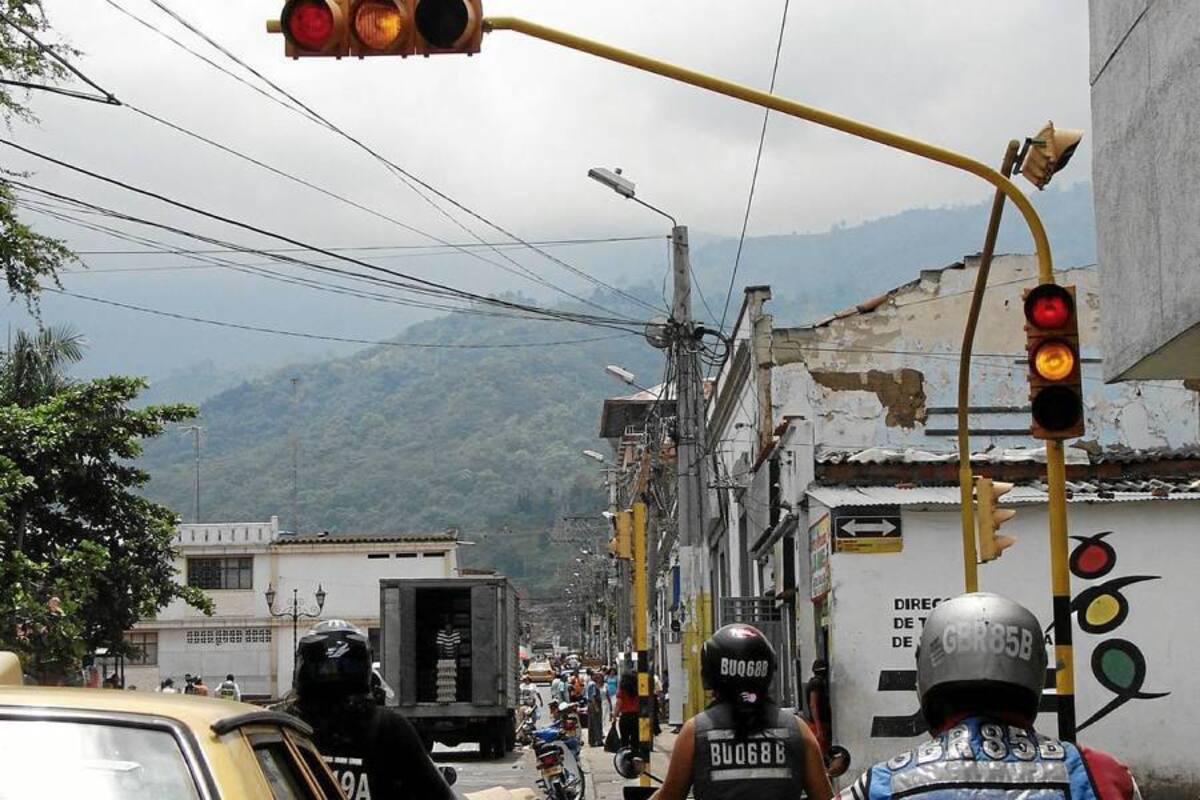 Aumentarán en 15% los cruces con semáforo en Floridablanca