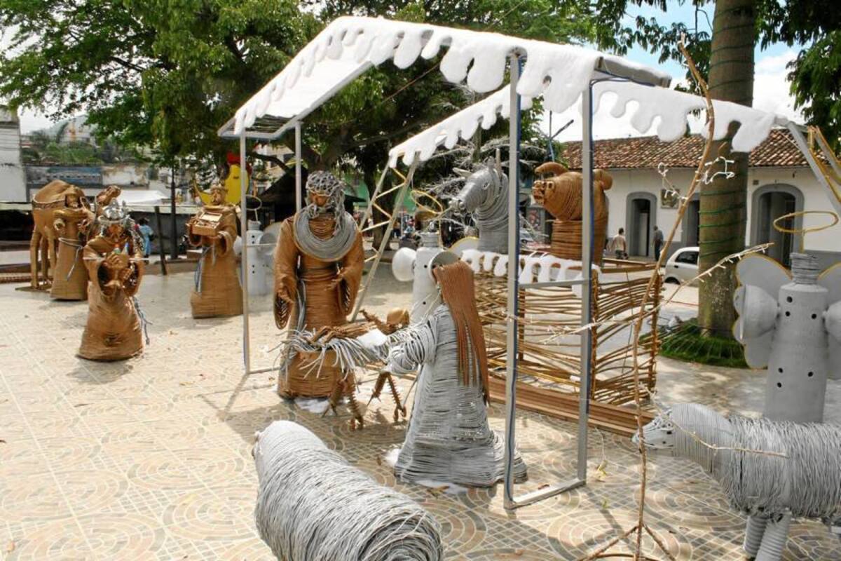Turistas y residentes pueden visitar el casco antiguo de Floridablanca a apreciar el pesebre gigante y la iluminación. (Foto: Suministrada /VANGUARDIA LIBERAL)