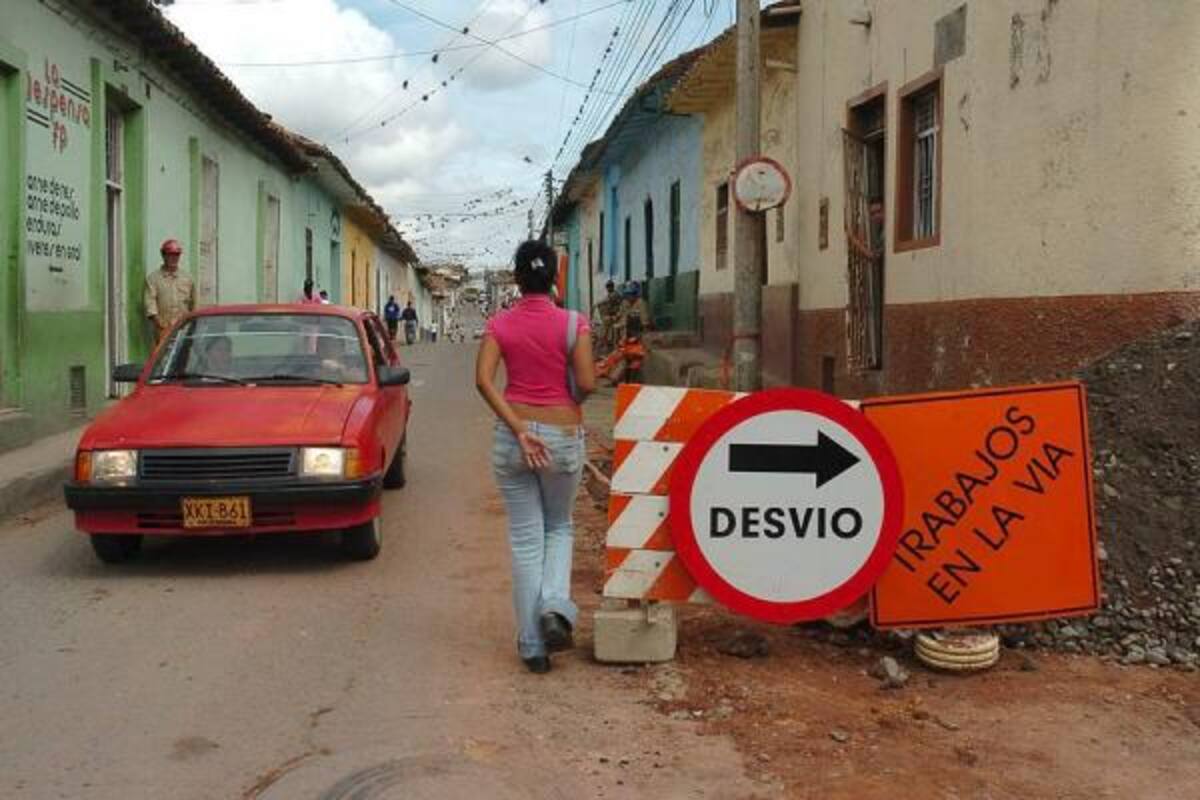 Controversia ha generado la demora de la Inspección de Tránsito en hacer el cambio a un solo sentido de la carrera 6 con calle 13 y 15. (Foto: / VANGUARDIA LIBERAL)