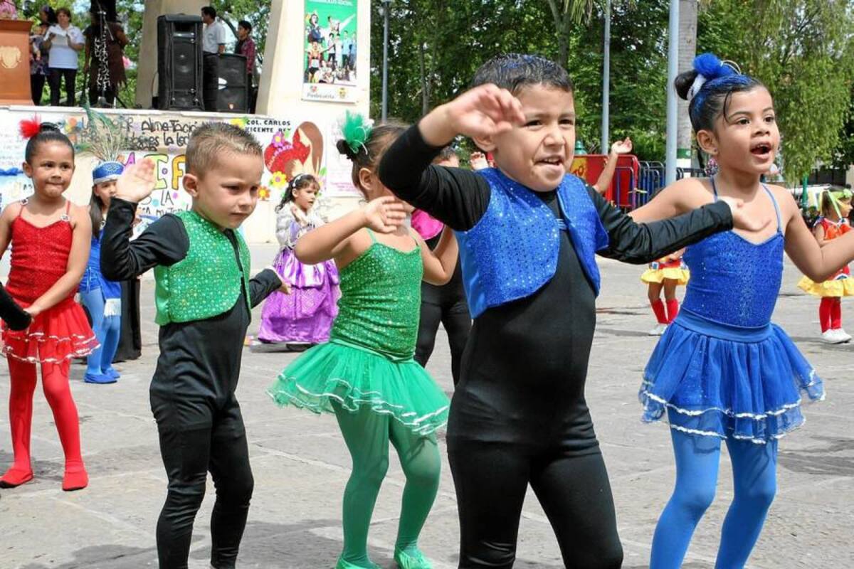 Con actos culturales se dio inicio ayer a la Semana de la Lactancia Materna, de manera simultánea con 175 países del mundo (Foto: Mauricio Betancourt/VANGUARDIA LIBERAL)
