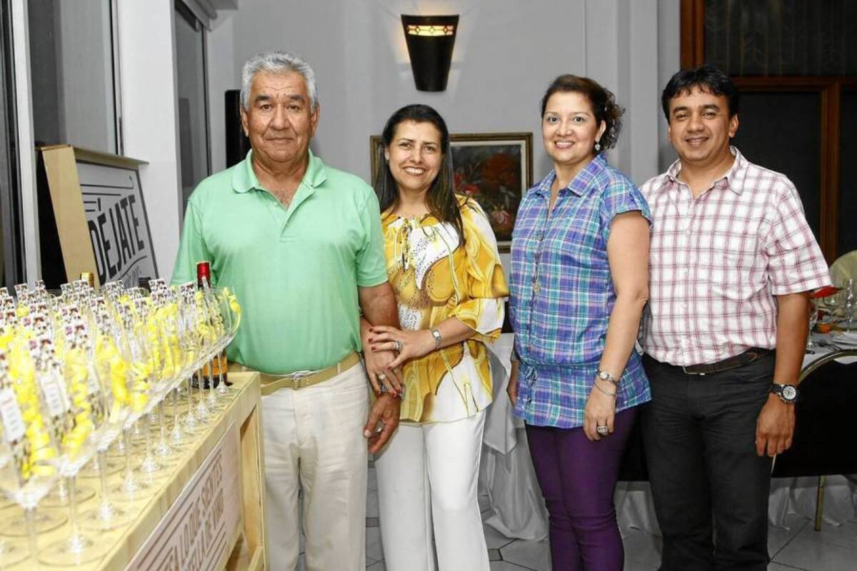 Edgar Hernández, Rosario de Hernández, Nancy Suárez y Carlos Amilcar Nova. (Foto: Cesar Flórez / VANGUARDIA LIBERAL)
