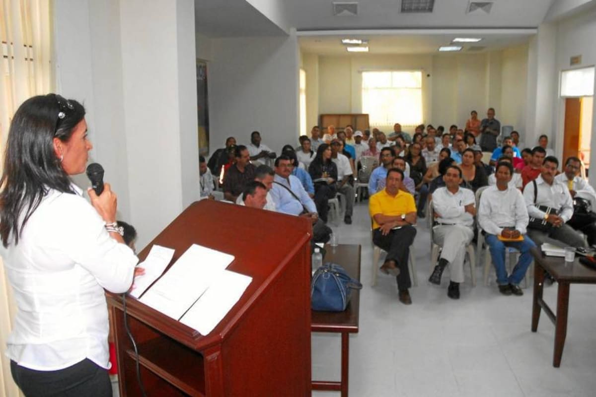 La Corporación Autónoma de Santander convocó a representantes de los seis municipios que conforman la Provincia de Mares, para construir la estrategia de la corporación en los próximos tres años. (Foto: Javier Alvarado/VANGUARDIA LIBERAL)