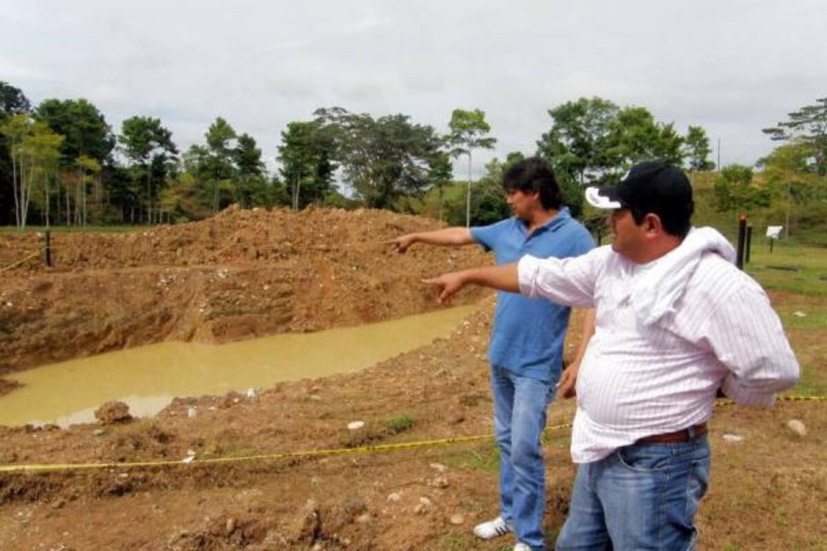 El pasado 18 de septiembre se produjo el rompimiento de la tubería que afectó más de 40 hectáreas de la finca La Sirena, ubicada en el kilómetro 30 de la vía que comunica a Barrancabermeja con Bucaramanga.(Foto: Édgar Pernett/VANGUARDIA LIBERAL)