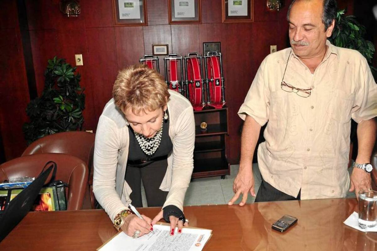 En el momento en que se realizó la donación de estos elementos por parte de la Lotería de Santander, la entidad estaba representada por la gerente Marina Gutiérrez de Piñeres Luna y la Administración Municipal, a cargo del ex alcalde Humberto Chinchilla Mora. (Foto: Archivo/VANGUARDIA LIBERAL)
