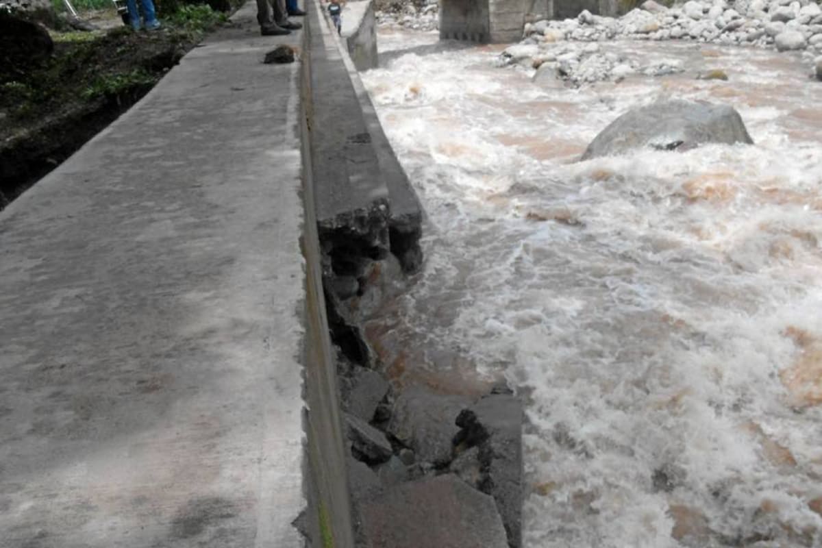 Se desbordó la quebrada Santa Rosa (Foto: Suministrada /VANGUARDIA LIBERAL)