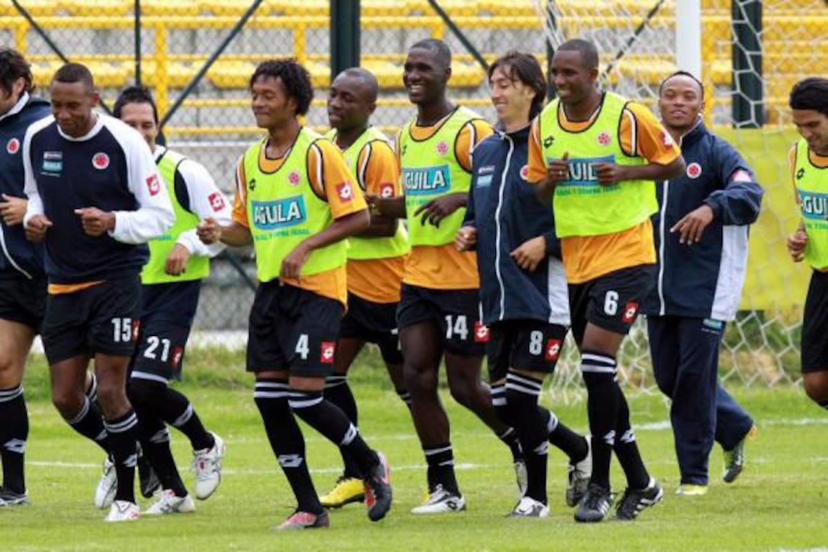 La selección Colombia entrenó ayer sobre el final de la tarde en la cancha 'Roberto Marciani' del Parque 'Andrés Eloy Blanco' de Puerto de la Cruz, ciudad en la que hoy enfrentará a Venezuela en partido amistoso que servirá de preparación para la Copa America de 2011.(Foto: Archivo / VANGUARDIA LIBERAL)