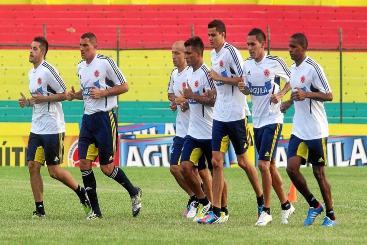Con ocho jugadores inició ayer, en el estadio Romelio Martínez de Barranquilla, trabajos la selección Colombia para afrontar los próximos dos juegos de la Eliminatoria Suramericana, el viernes 7 ante Uruguay y el martes 11 frente a Chile. (Foto: Colprensa / VANGUARDIA LIBERAL)