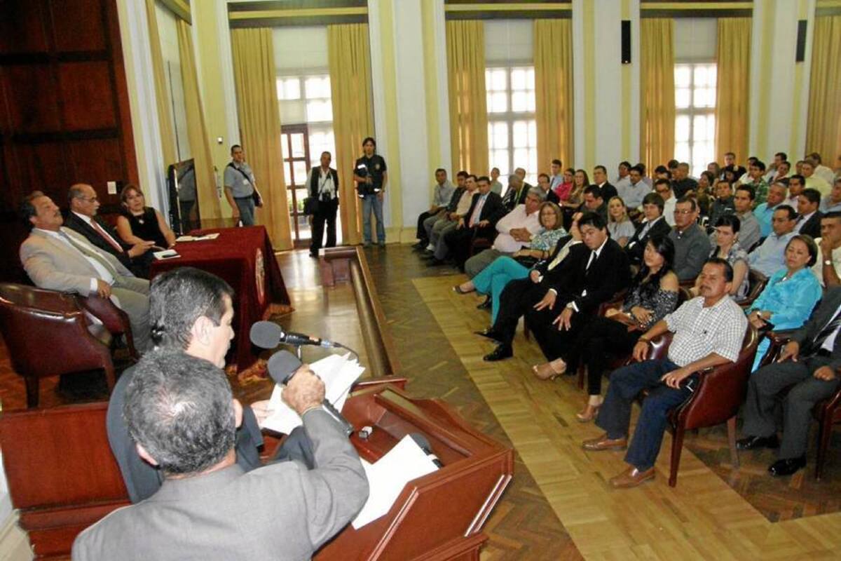 Por deterioro vial, transporte de pasajeros opera a 50% de su capacidad (Foto: Javier Gutiérrez / VANGUARDIA LIBERAL)
