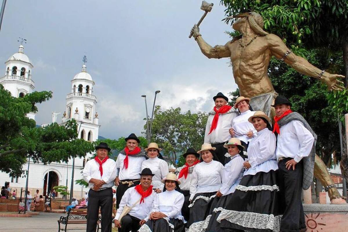Los adultos mayores que pertenecen a este grupo hacen sus ensayos todos los sábados desde las 8:00 de la mañana hasta las 6:00 de la tarde en su sede ubicada en el barrio Lagos. (Foto: Suministrada/VANGUARDIA LIBERAL)