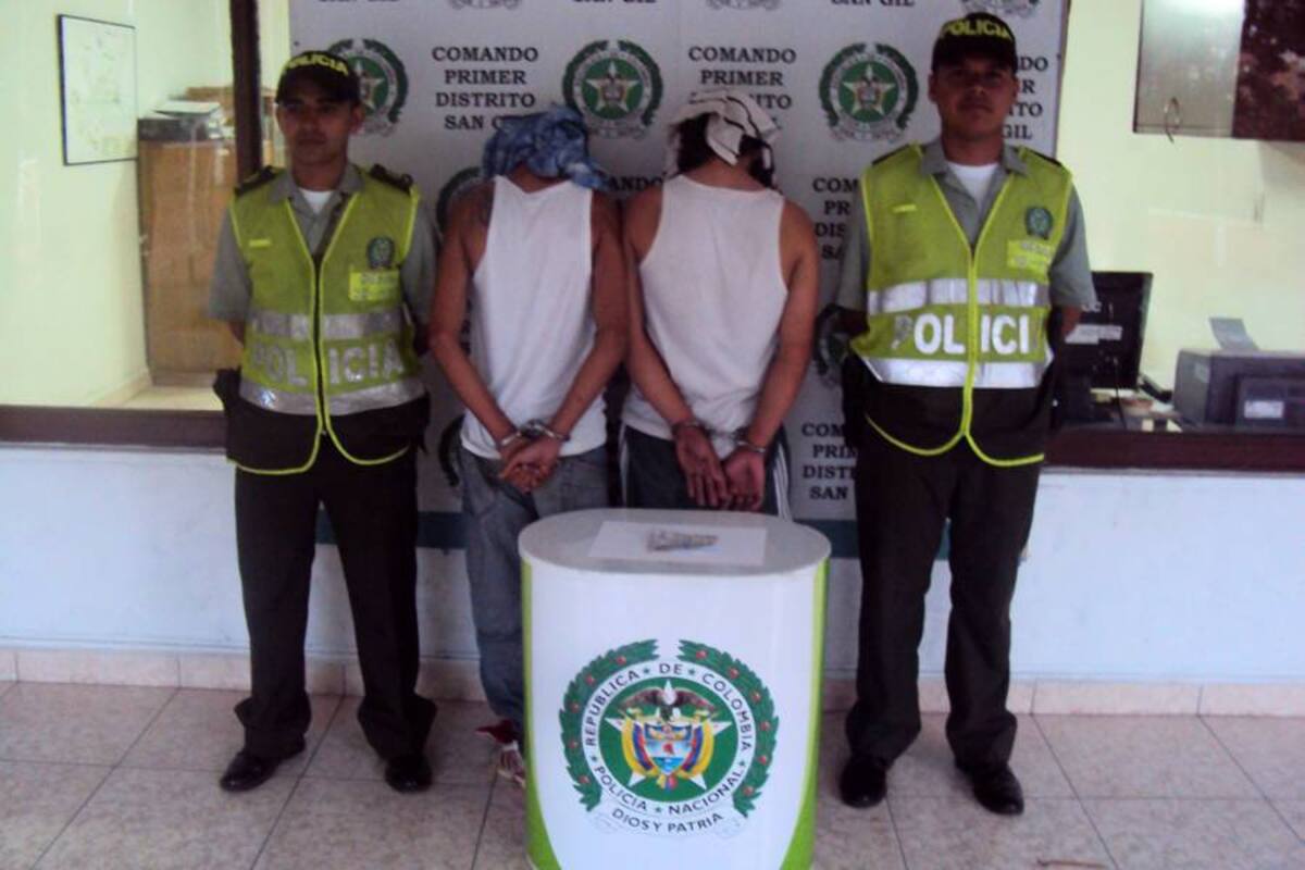 Las autoridades sospechan sobre la participación de un menor de edad que acompañaba a los dos capturados durante el hurto. (Foto: Patricia Salazar/VANGUARDIA LIBERAL )